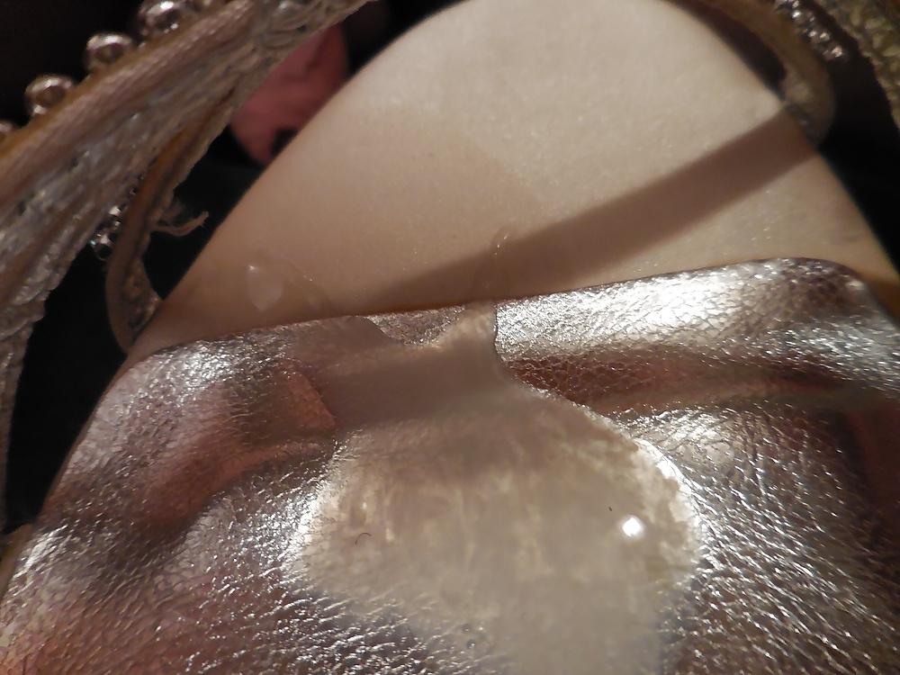 11P Sperma in ihren Absätzen