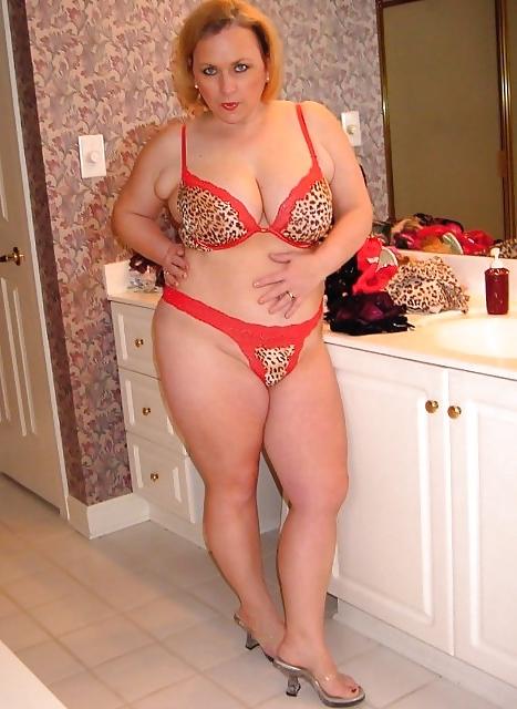 10P Mature in sexy panties 01