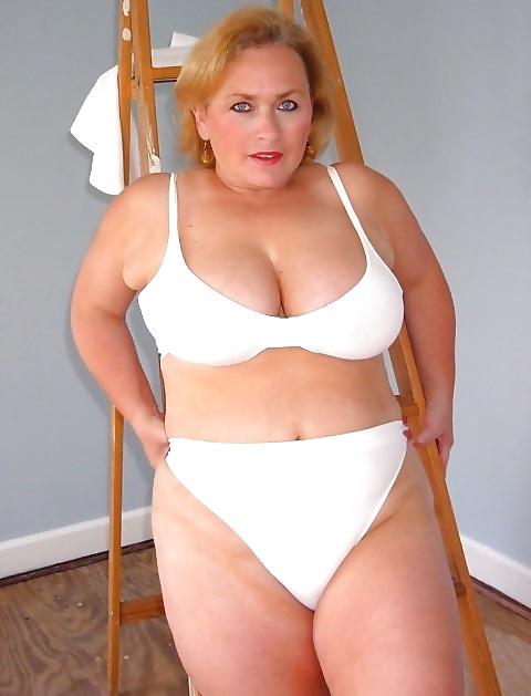 10P Mature in sexy panties 01