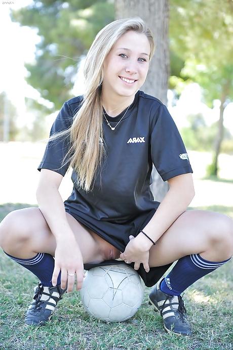 25P Soccer girls 