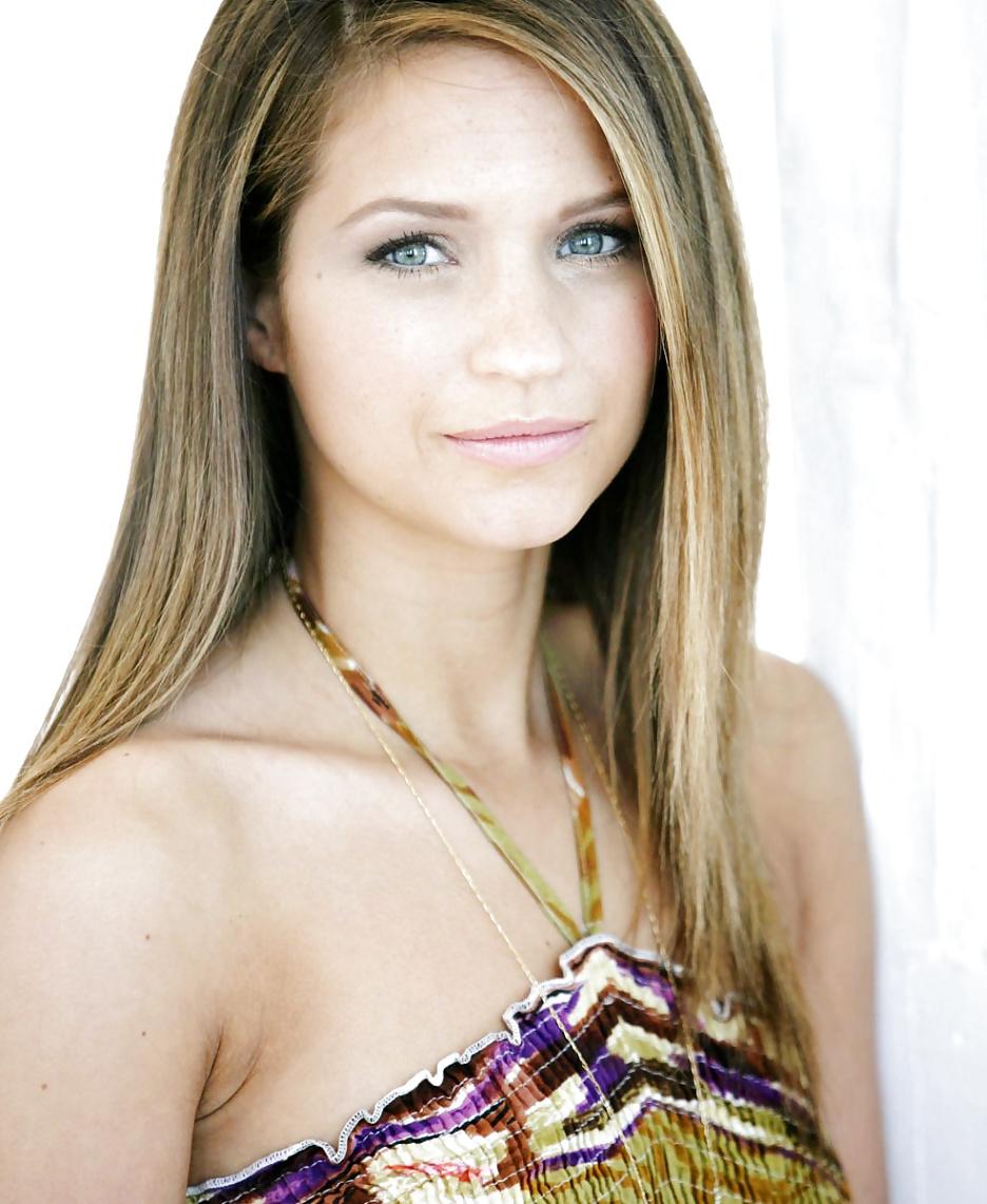 10P Vanessa Ray