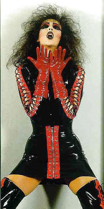 25P Vintage Latex 1