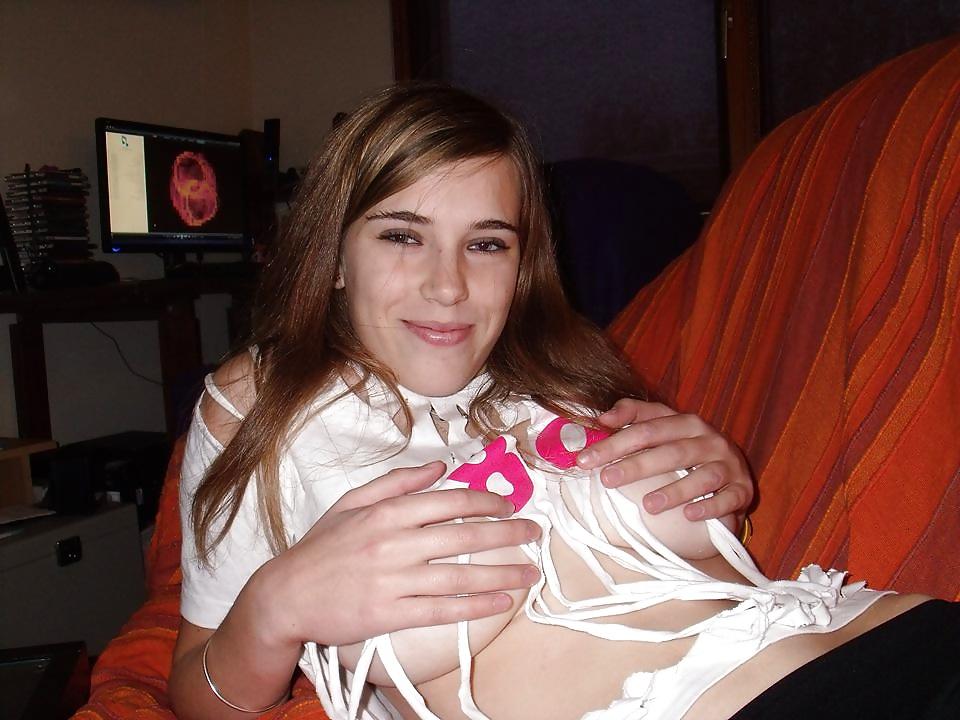 6P Hot teen posing