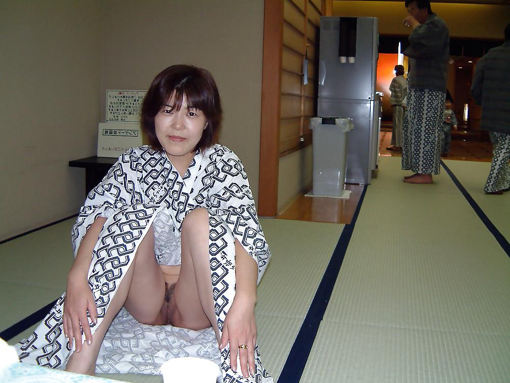 25P Japanese Exhibitionist and Flasher Ladies 15