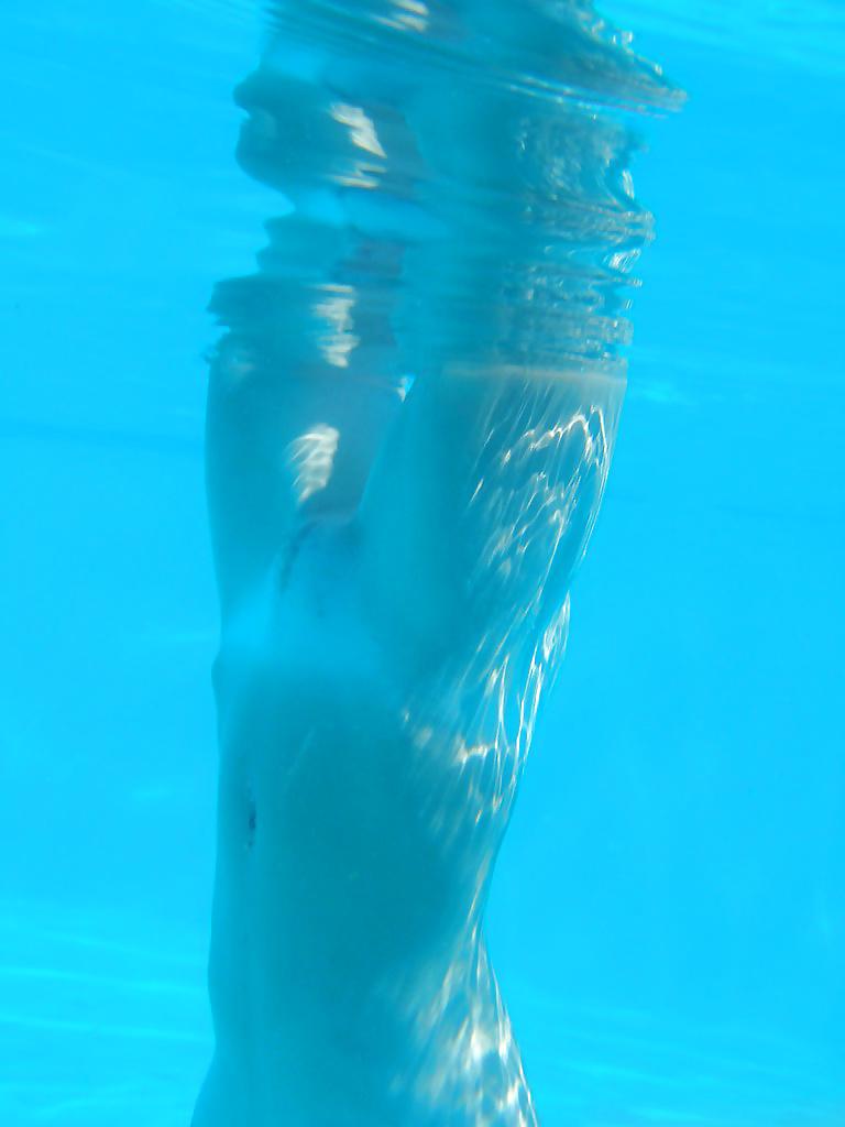 12P Mermaid dives in swimming pool