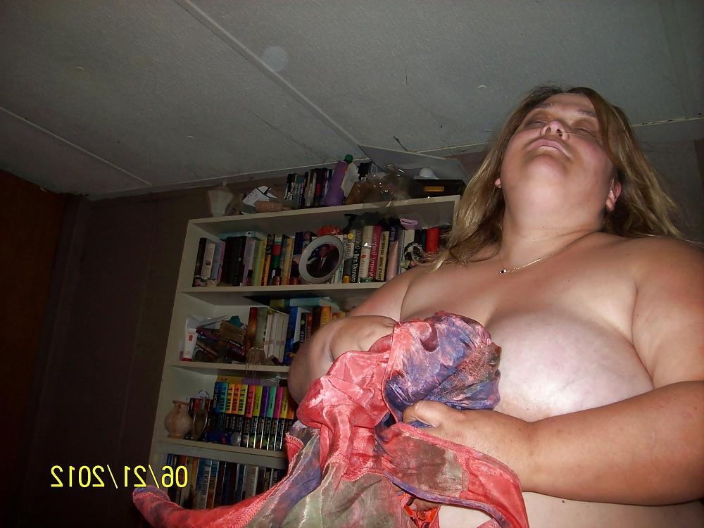 25P She Wants To Know If You Would Cum In her