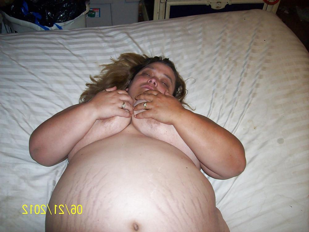 25P She Wants To Know If You Would Cum In her