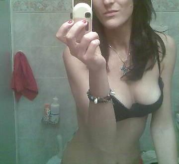 25P Italian cellphone leaked nude photos
