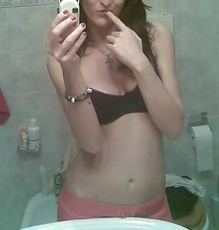 25P Italian cellphone leaked nude photos