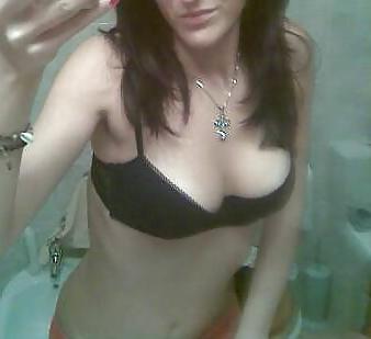 25P Italian cellphone leaked nude photos