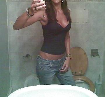 25P Italian cellphone leaked nude photos
