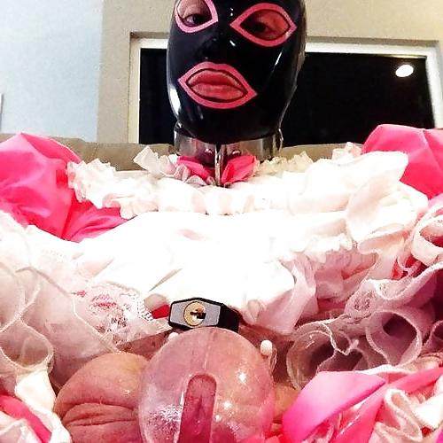 25P Sissy ist gefesselt, geknebelt und entblößt