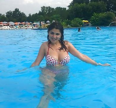 6P Ex Gf Alessia teen on pool