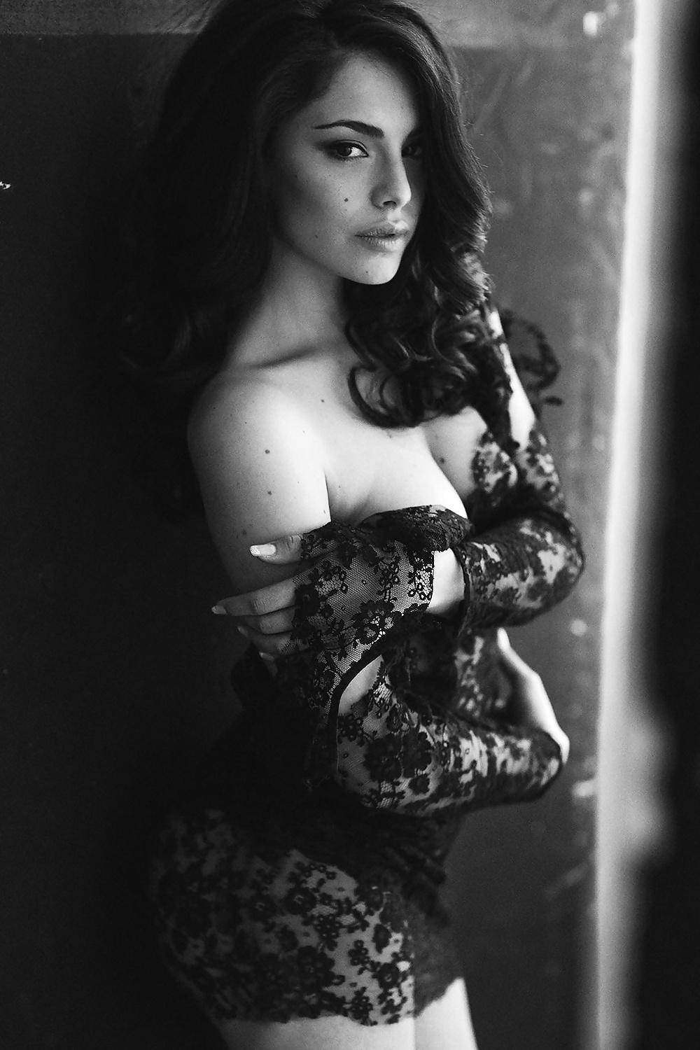 12P Italian hottie Carlotta
