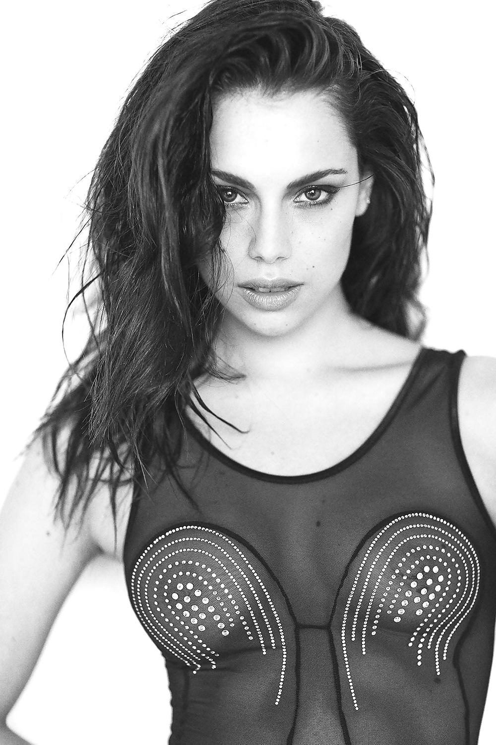 12P Italian hottie Carlotta