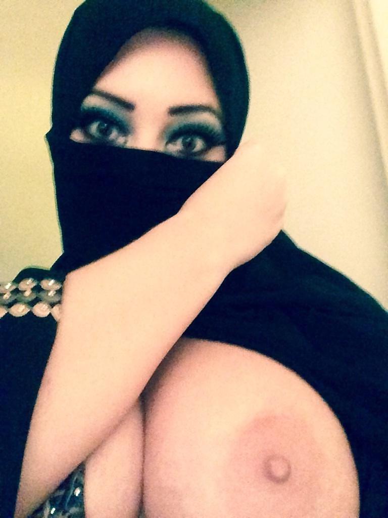 11P Koca Memeli Turbanli (Hijab) Afet