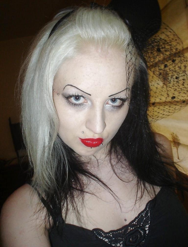 10P Irish goth girl from Cork