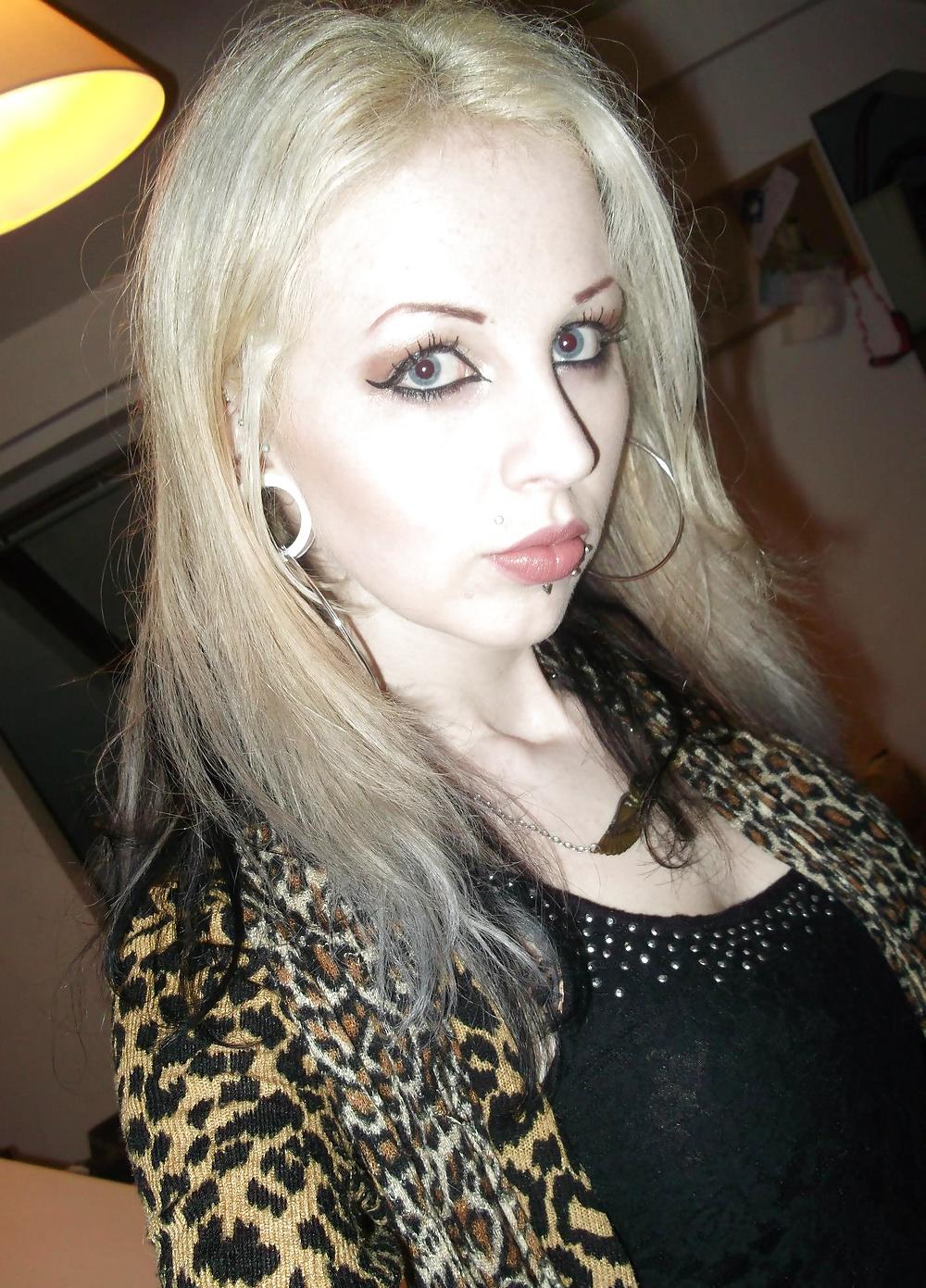 10P Irish goth girl from Cork