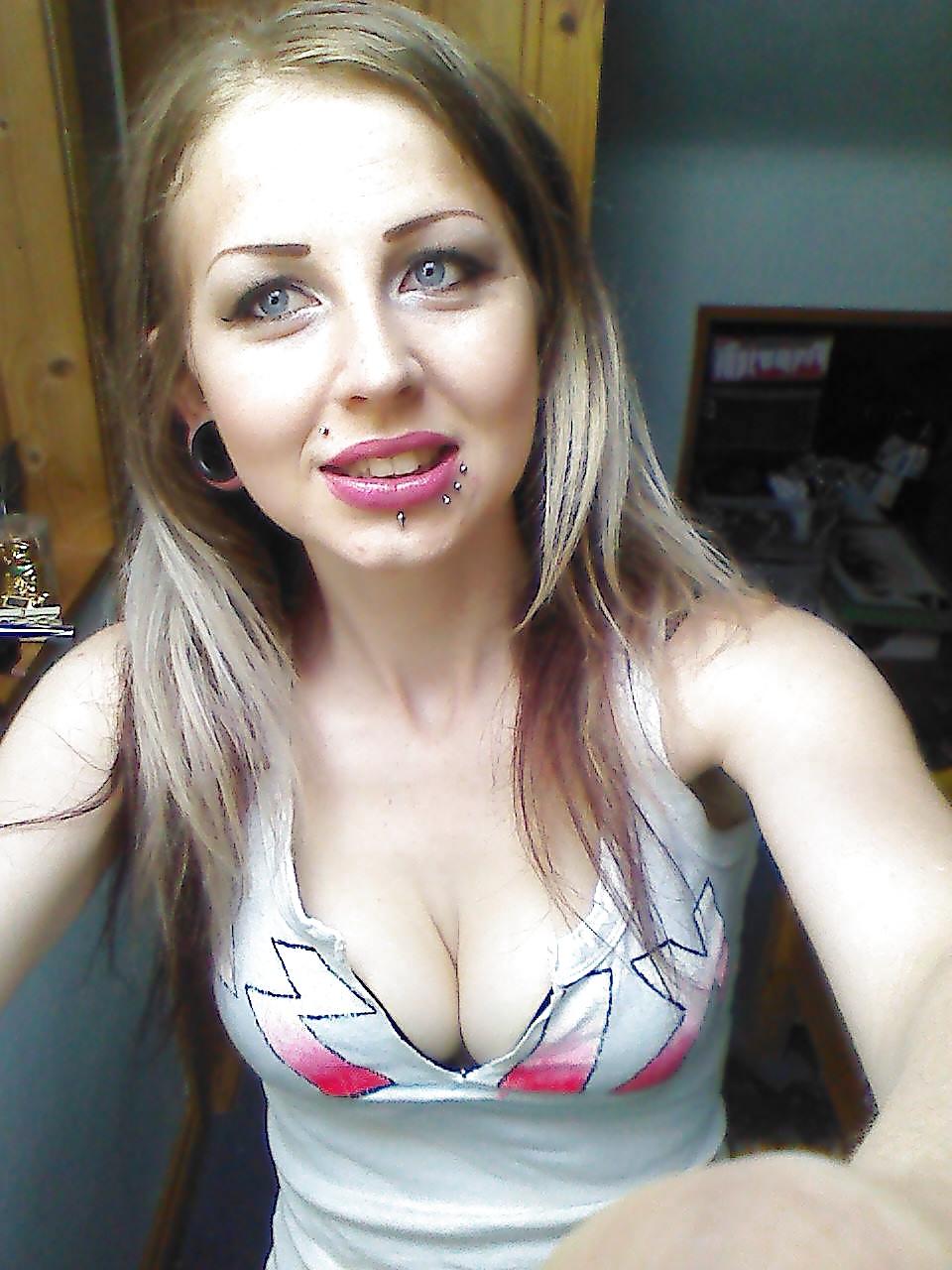 10P Irish goth girl from Cork