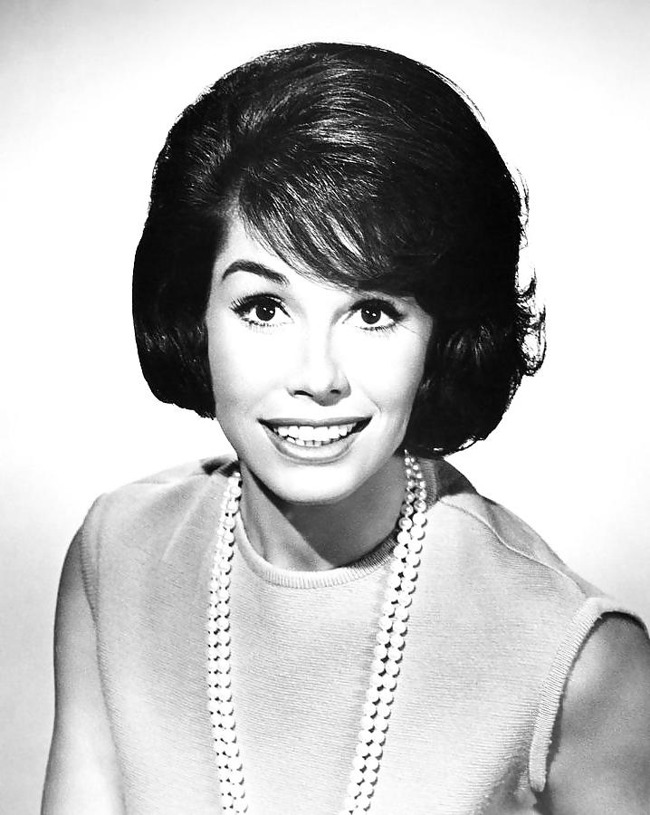 25P I wish I could have fucked her back then---Mary Tyler Moore