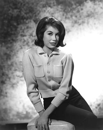 25P I wish I could have fucked her back then---Mary Tyler Moore