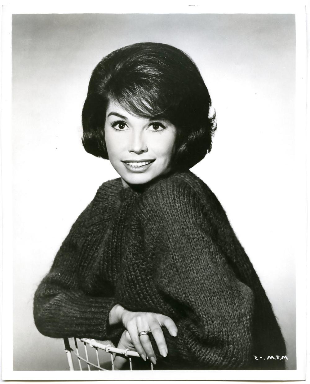 25P I wish I could have fucked her back then---Mary Tyler Moore