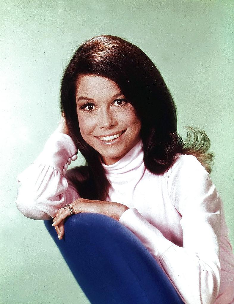 25P I wish I could have fucked her back then---Mary Tyler Moore
