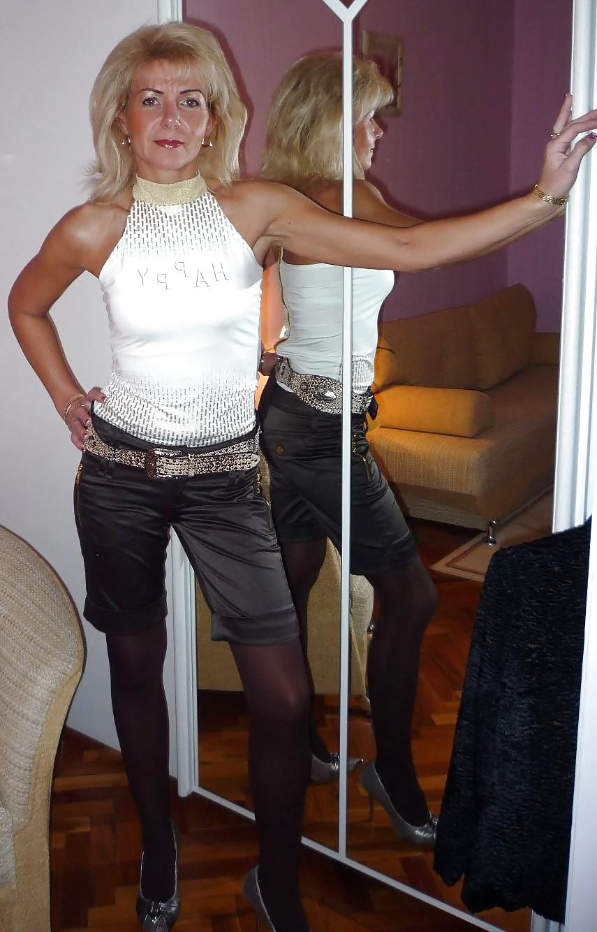 8P Hot Granny Posing 01.