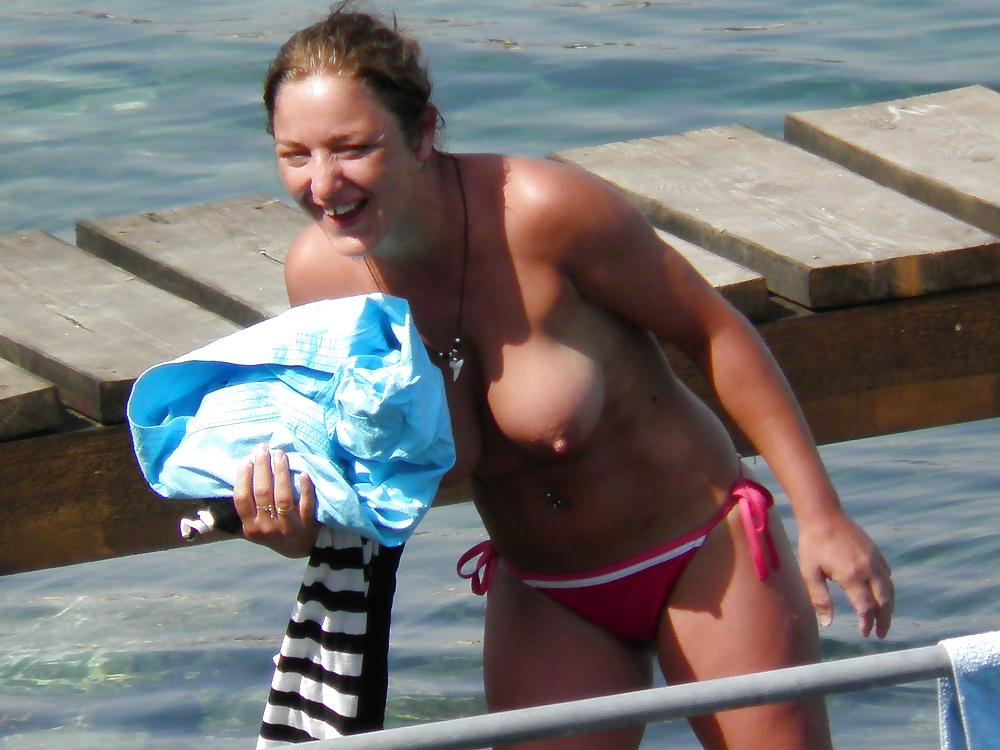 22P Italian ugly girl with so hard tits