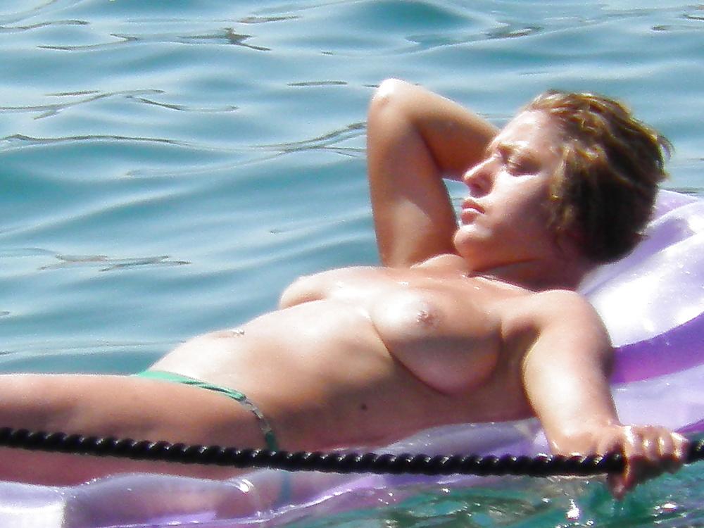22P Italian ugly girl with so hard tits