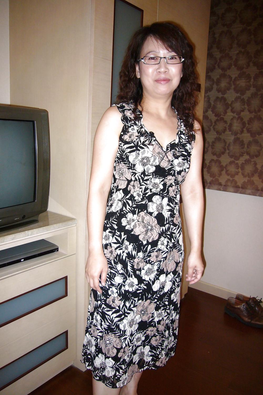 14P Taiwan businesswoman MILF