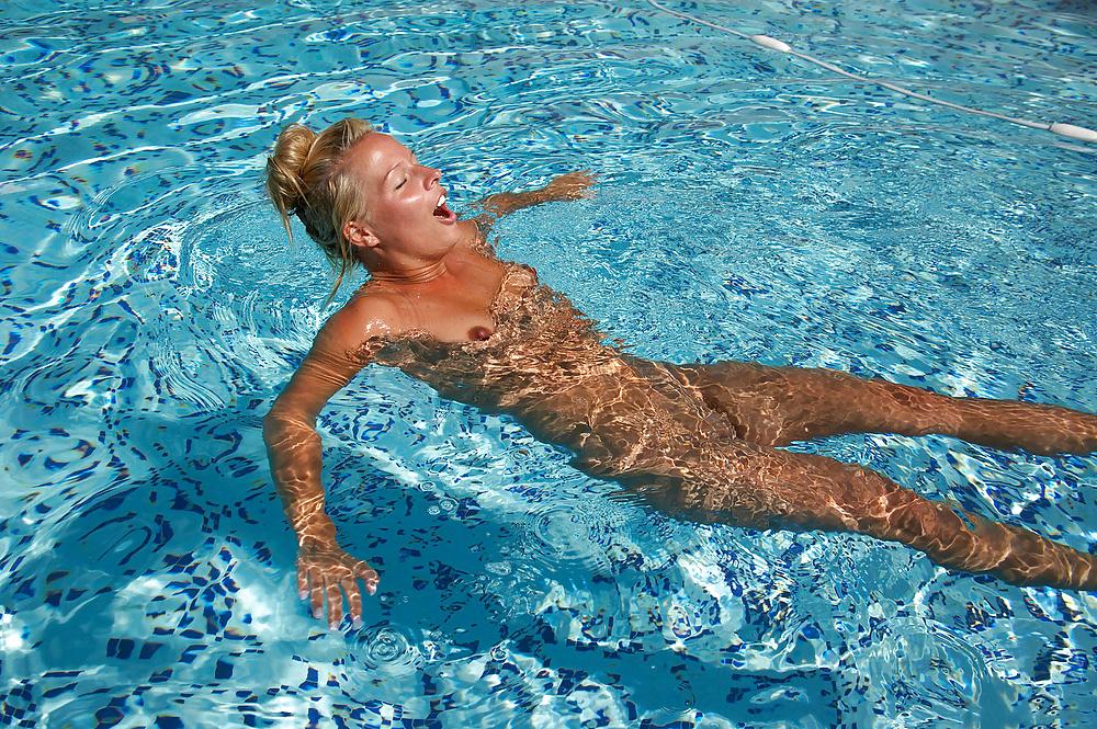 16P Seen on the swimming pool