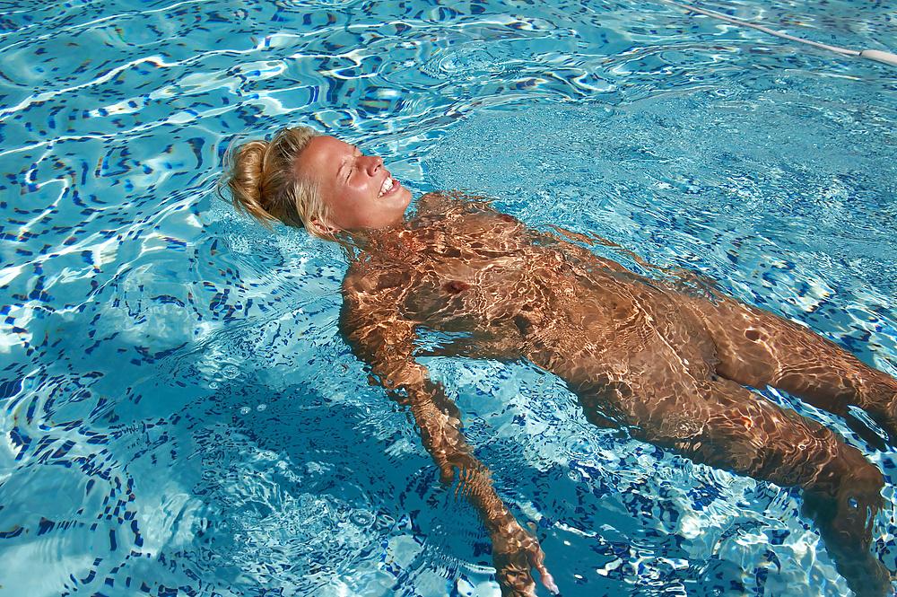 16P Seen on the swimming pool