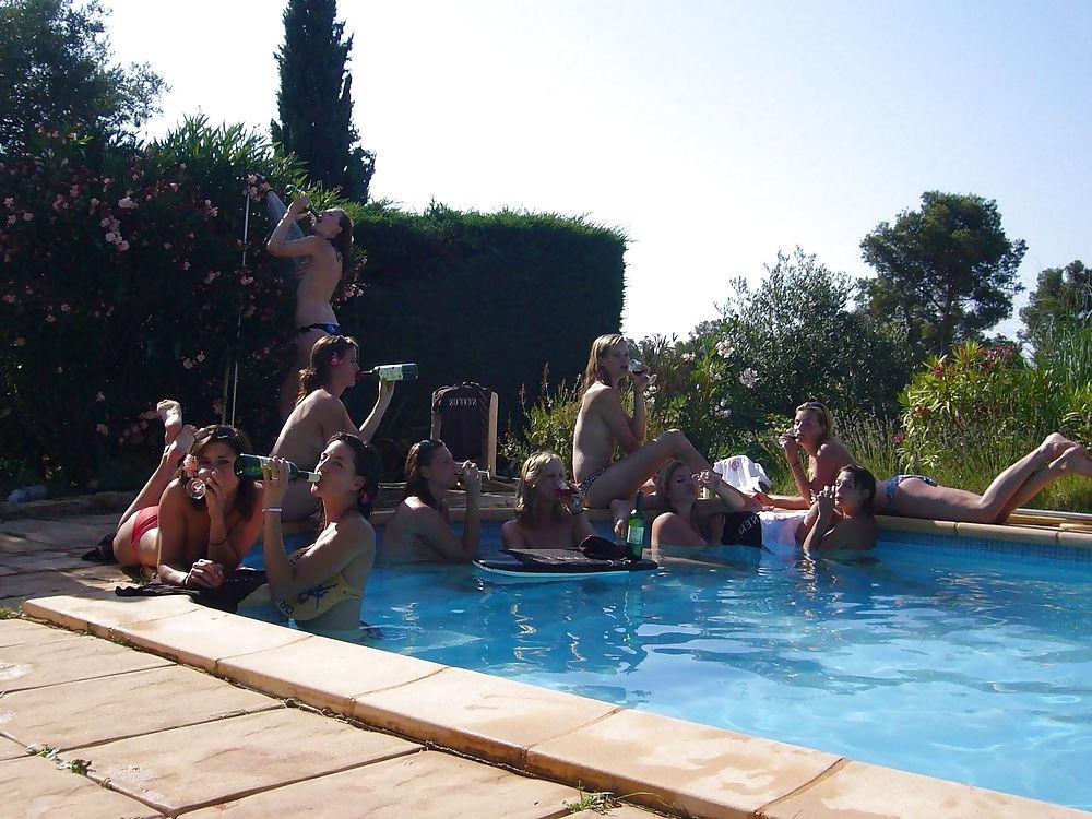 18P Topless Poolside Hotties