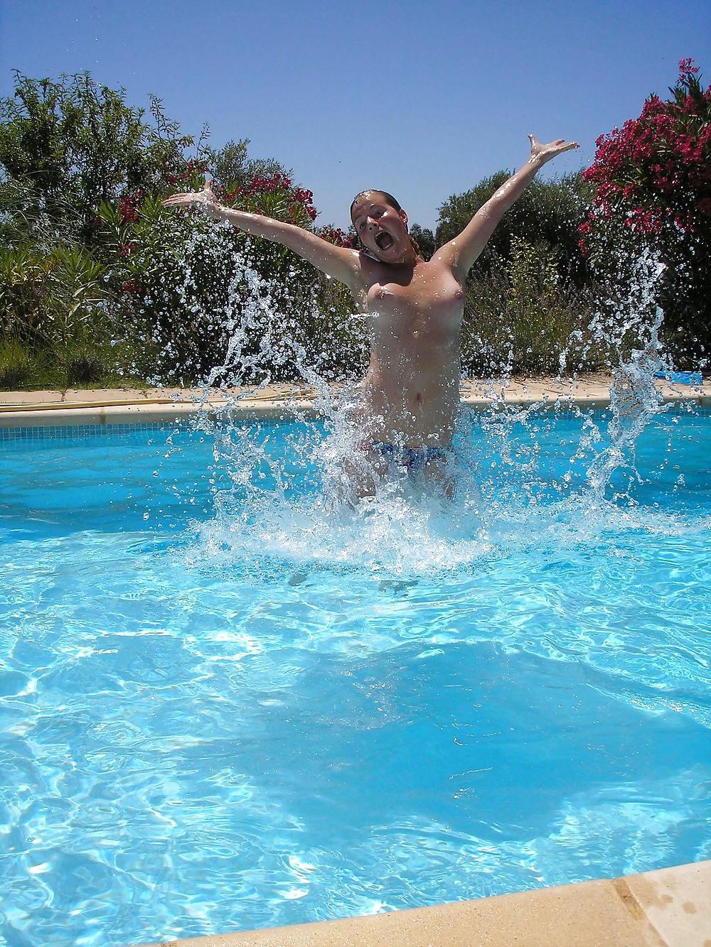 18P Topless Poolside Hotties