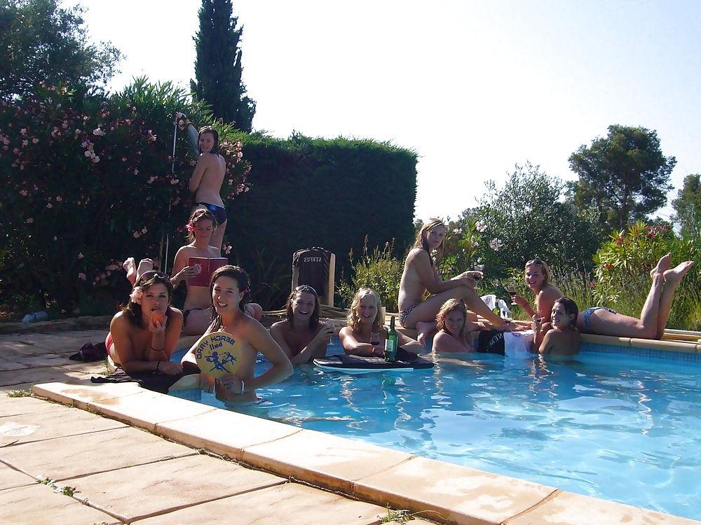 18P Topless Poolside Hotties