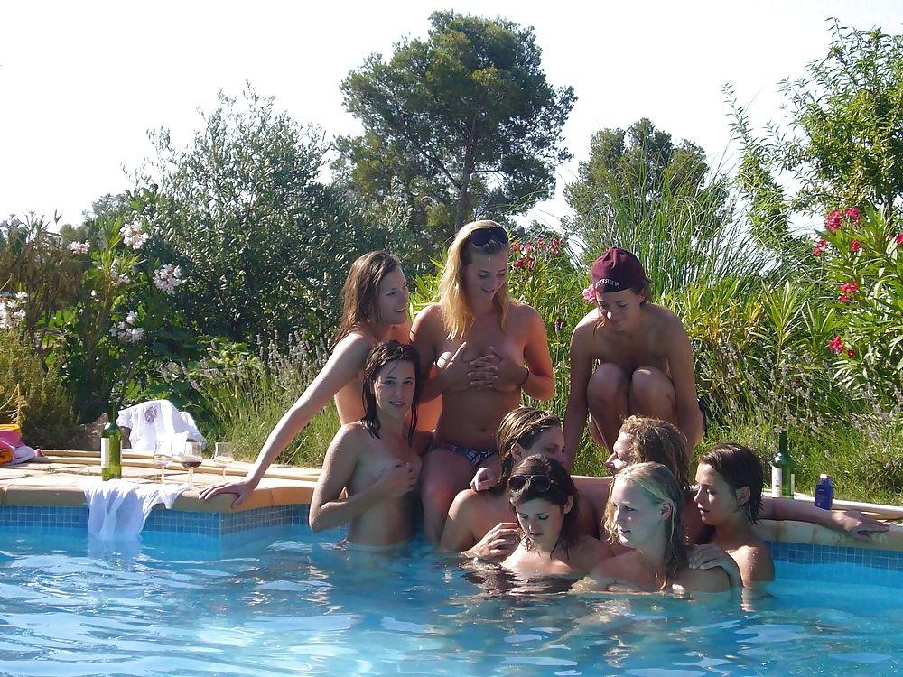 18P Topless Poolside Hotties