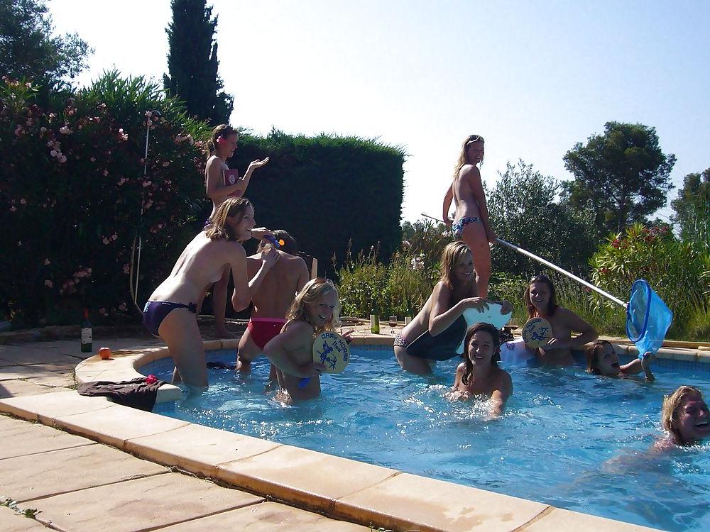 18P Topless Poolside Hotties