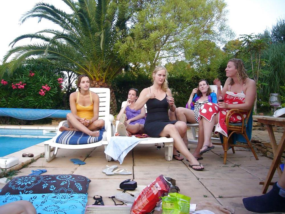 18P Topless Poolside Hotties