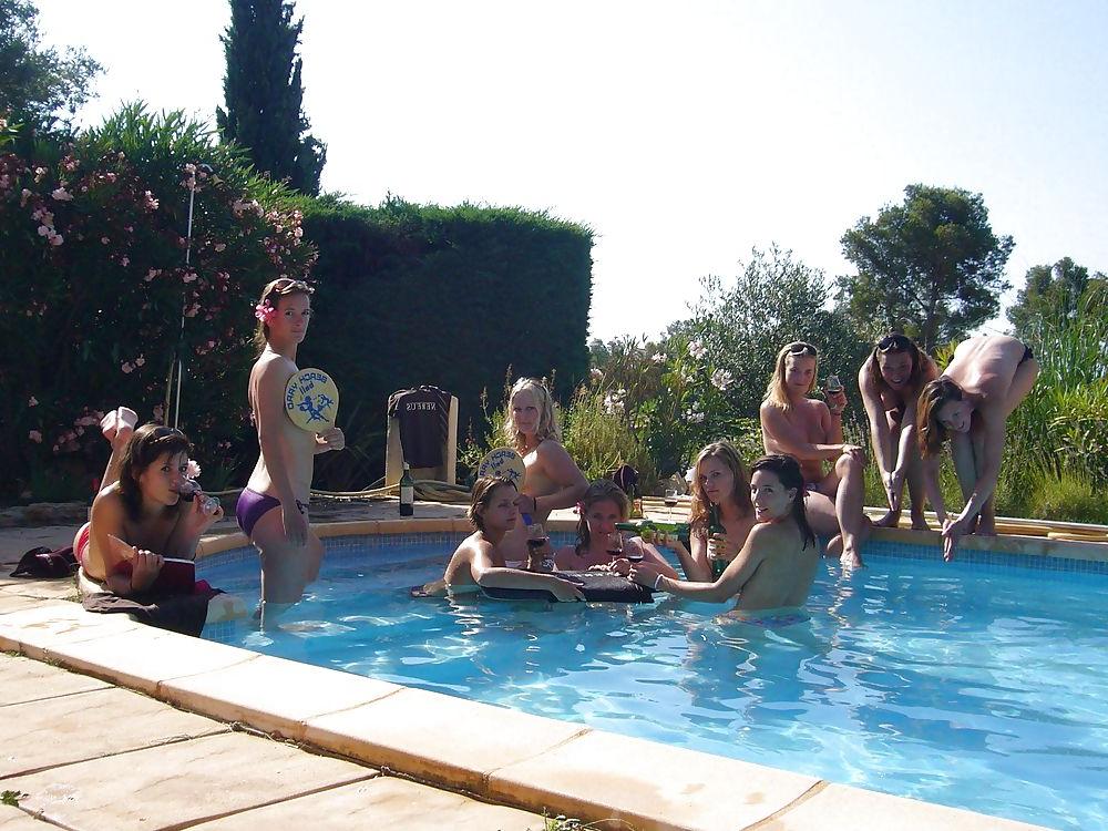 18P Topless Poolside Hotties