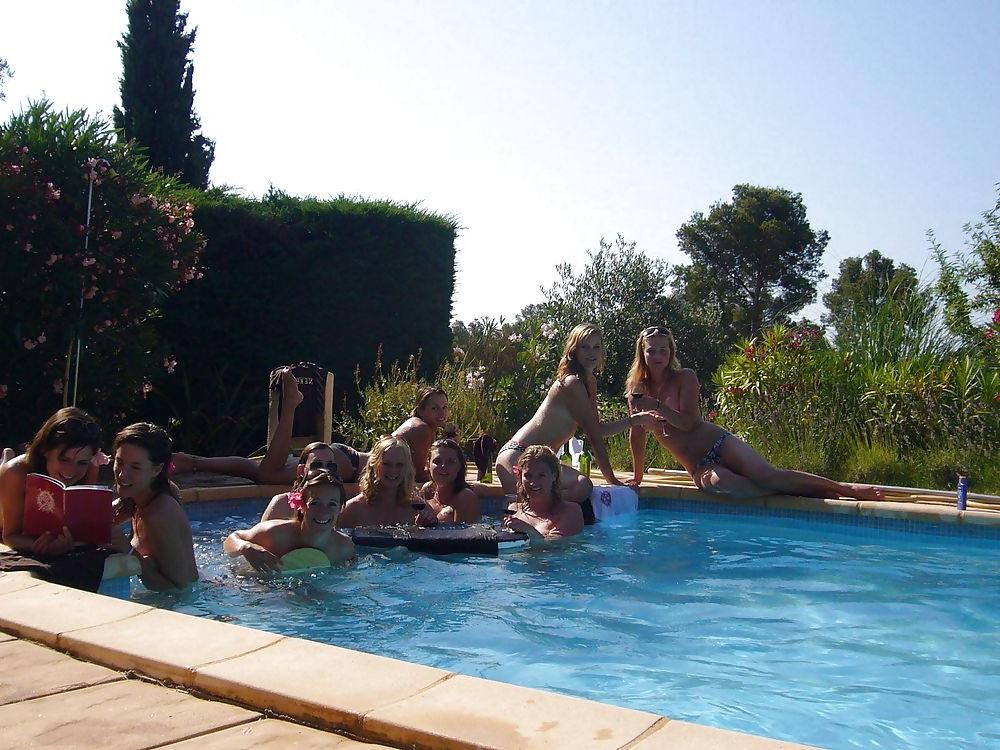 18P Topless Poolside Hotties