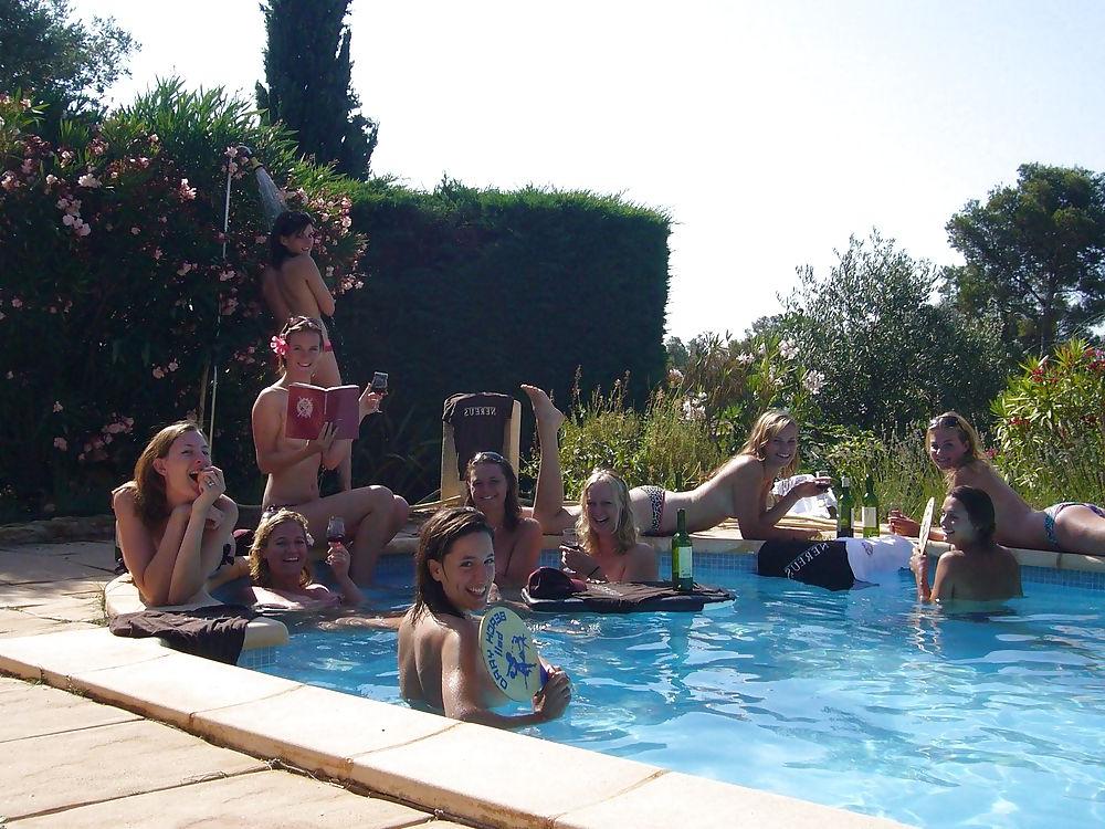 18P Topless Poolside Hotties