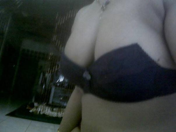 8P Malay Mature Mom