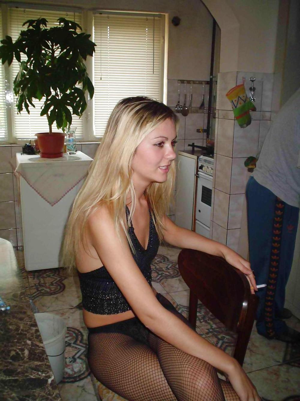 24P BLONDE TEEN POSING