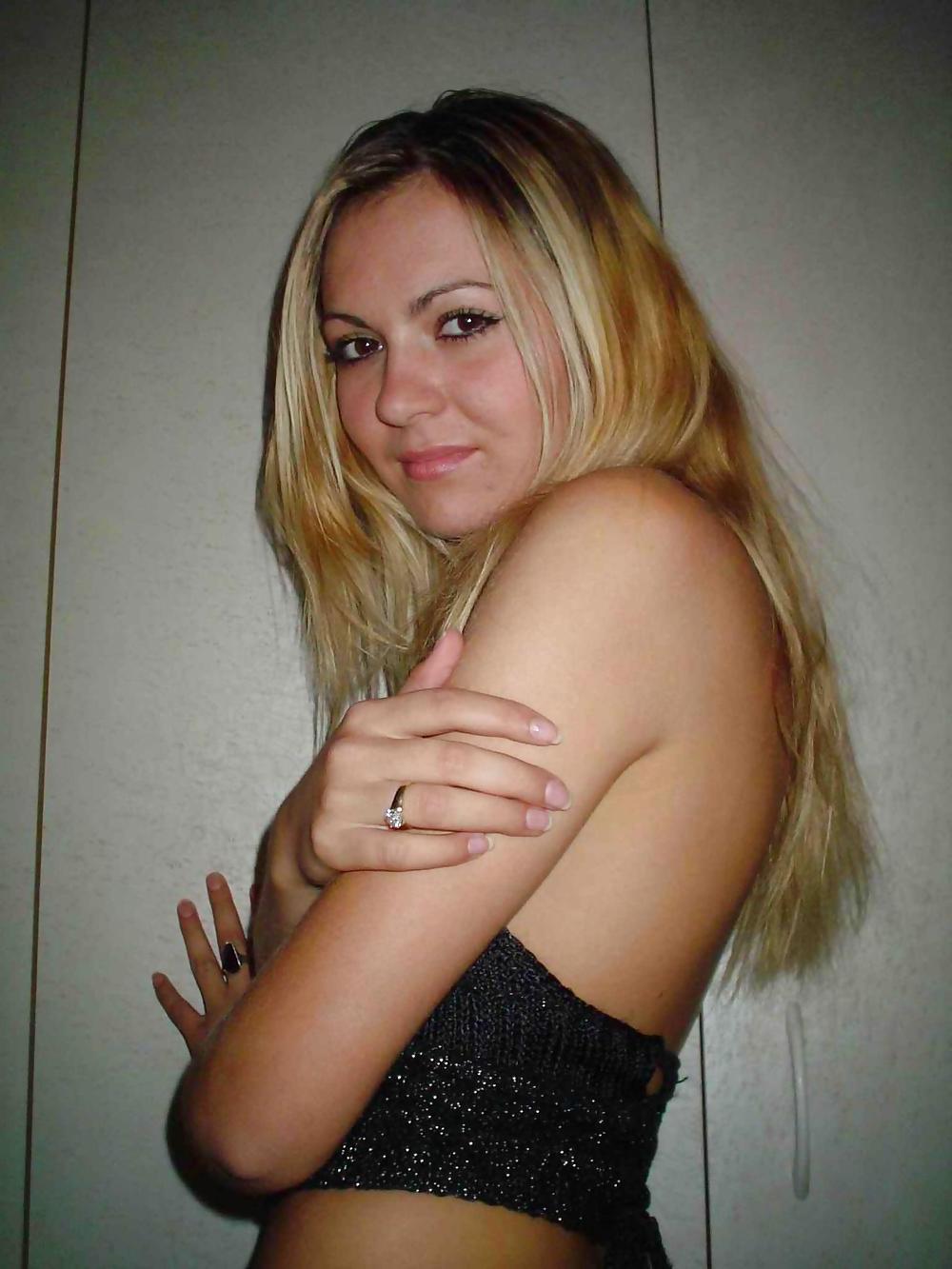 24P BLONDE TEEN POSING