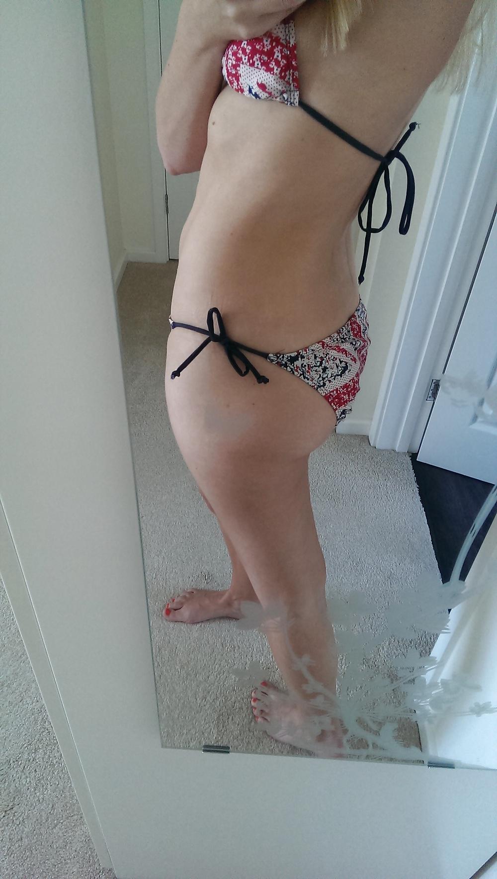 7P Bunty milf bikini tan