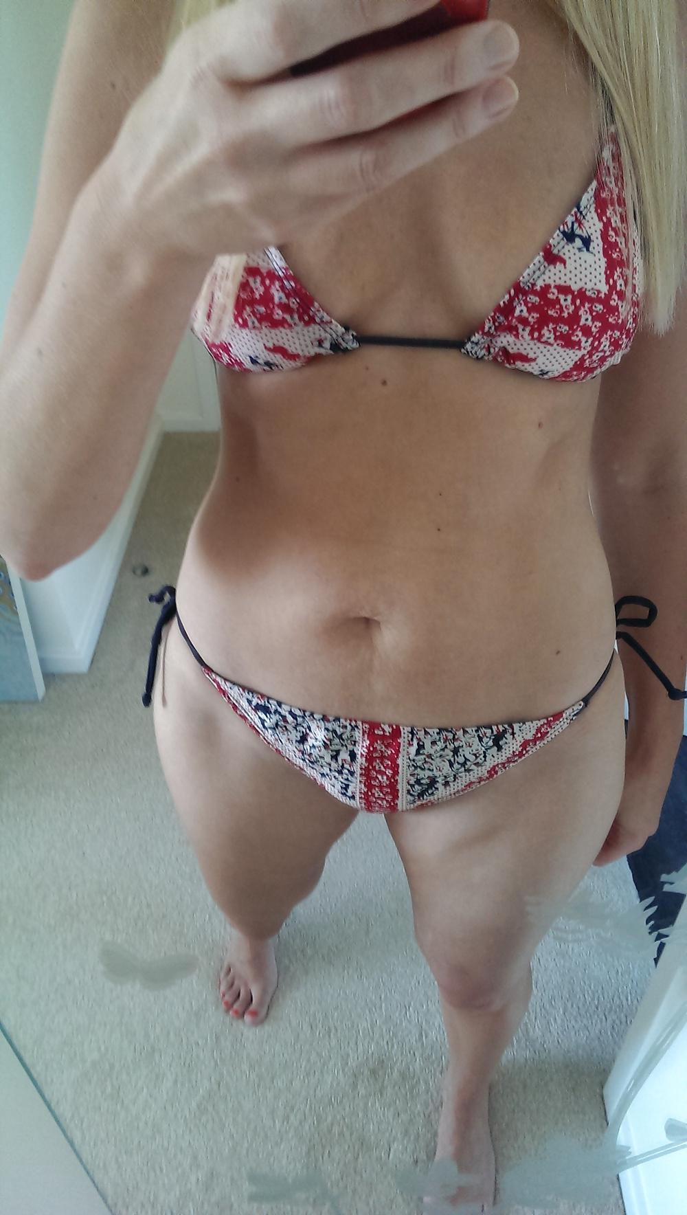 7P Bunty milf bikini tan