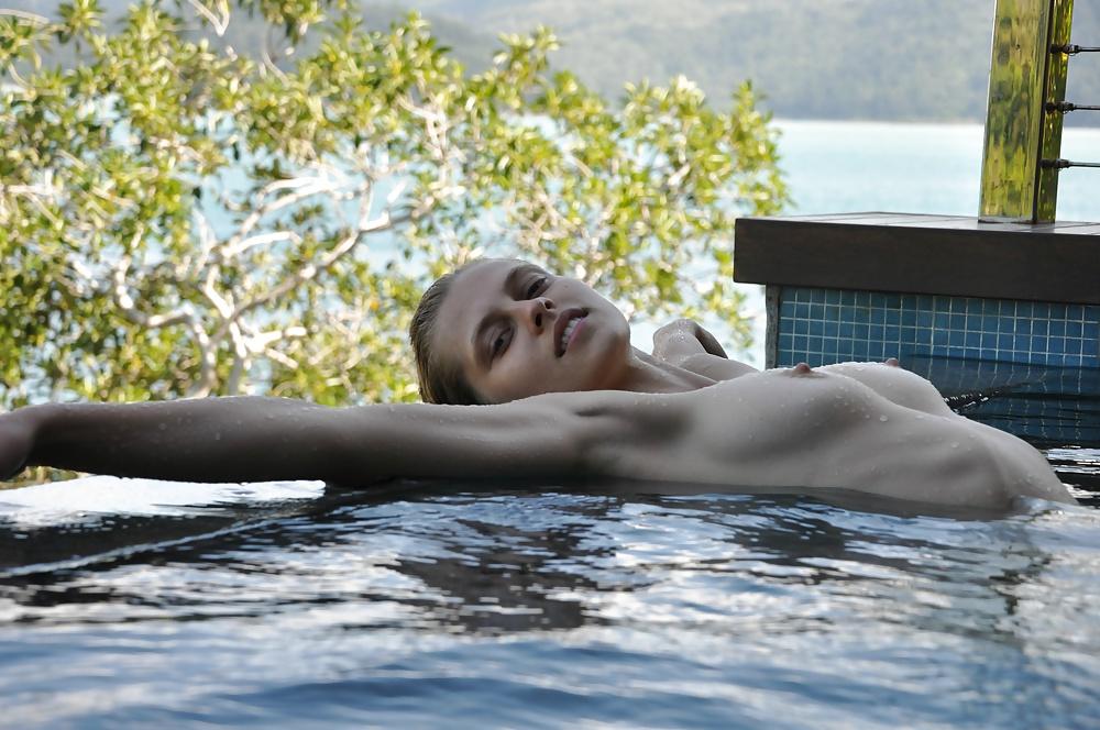 17P Teresa By the Pool