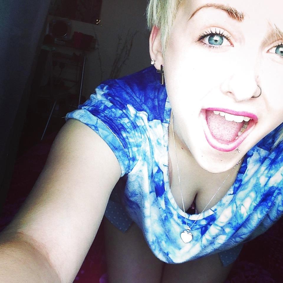 25P Chav sluts to empty your balls in 