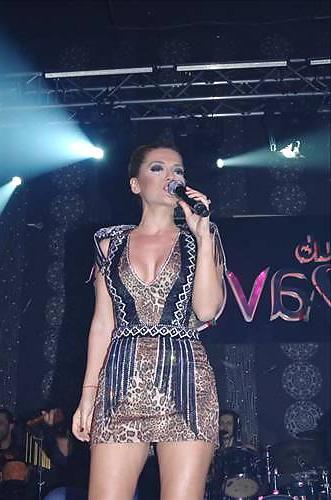 13P DEMET AKALIN, LEG SHOW, Turkish Celebrity